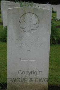 Etaples Military Cemetery - Finlayson, Roderick Hamilton